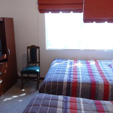 Hostal Los Avellanos テムコ エクステリア 写真