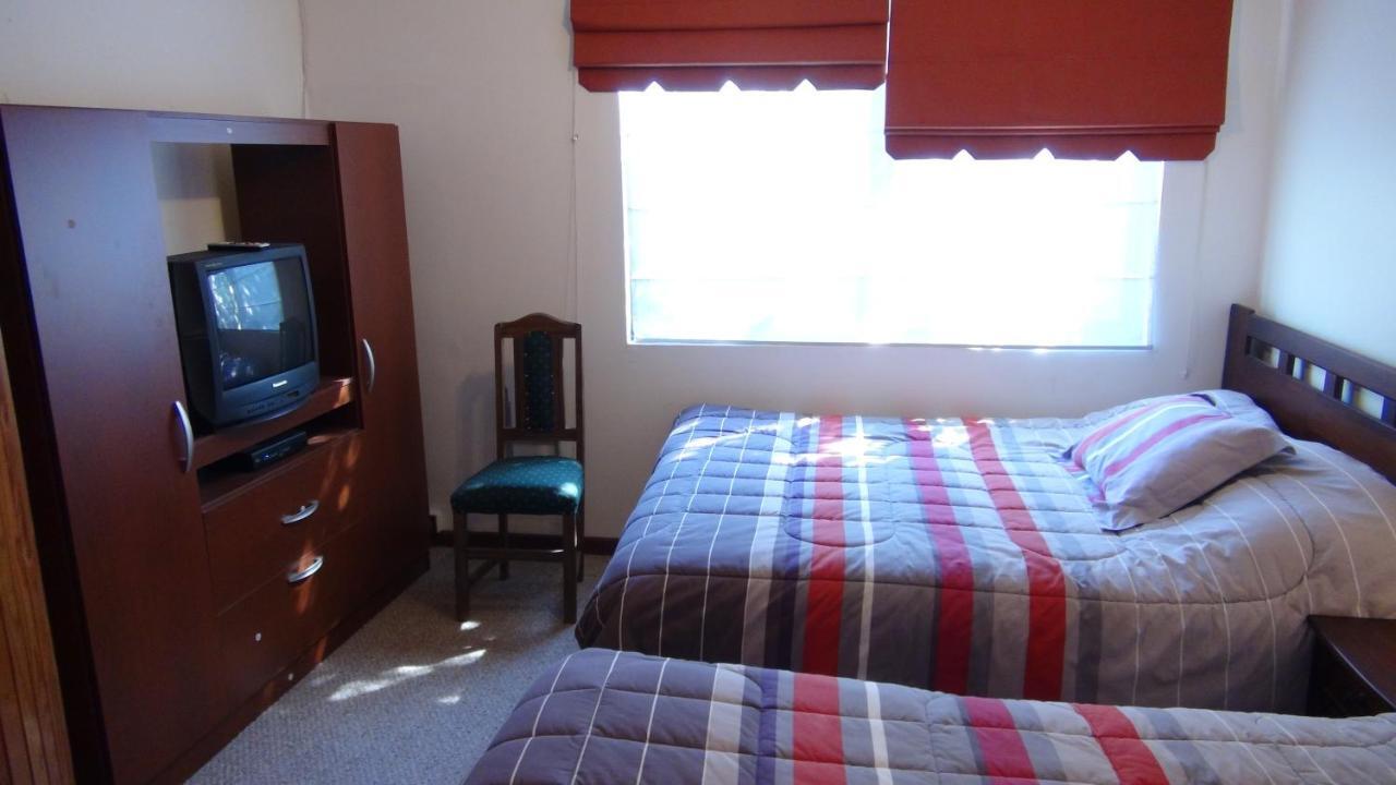 Hostal Los Avellanos テムコ エクステリア 写真